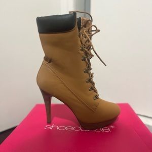 Size 10 women ankle high heels boots